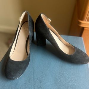 Tory burch Elizabeth round toe suede pumps